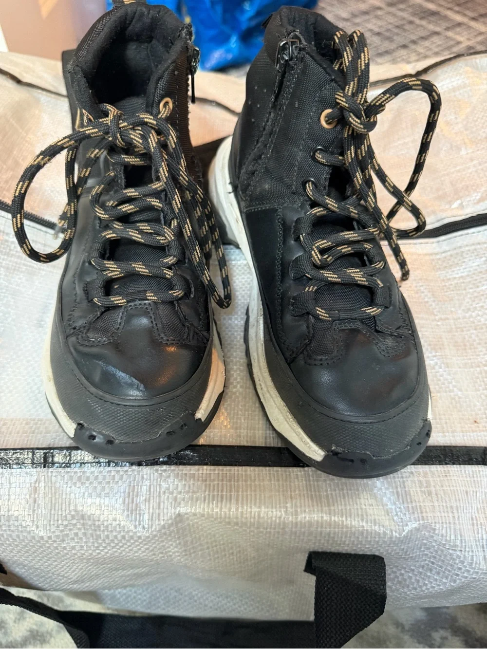 Zara Black High-Top Casual Sneakers with Contrasting White Midsole